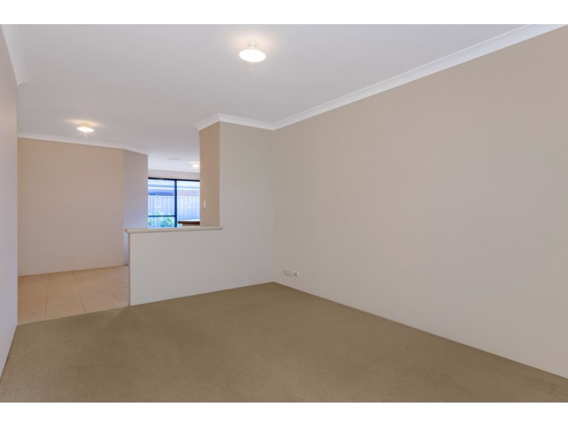 4/2 Moreton Crescent, Warnbro WA 6169