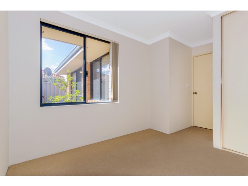 4/2 Moreton Crescent, Warnbro WA 6169