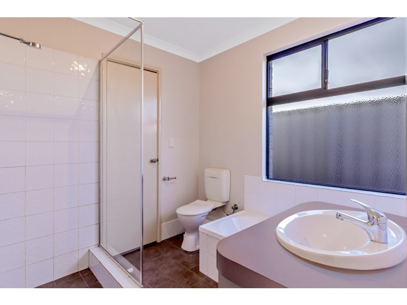 4/2 Moreton Crescent, Warnbro WA 6169