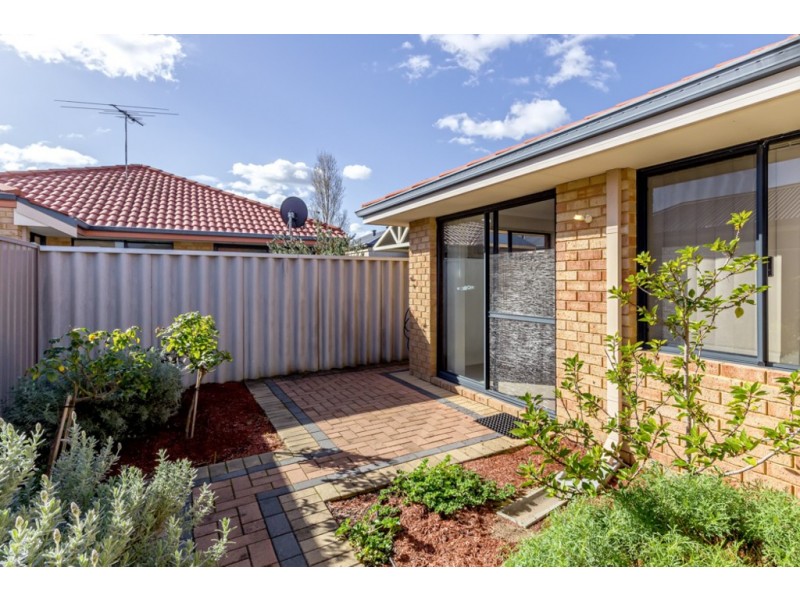 4/2 Moreton Crescent, Warnbro WA 6169