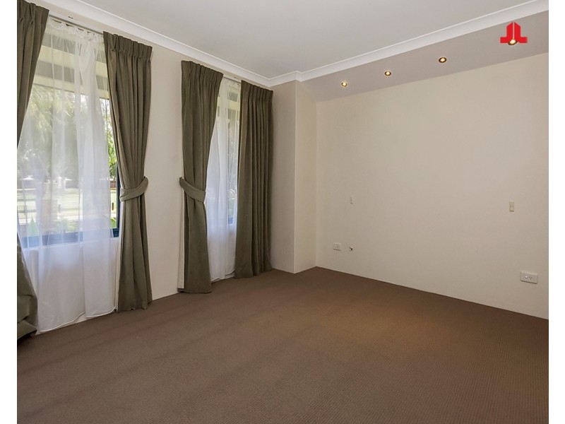 19 Riaza Parkway, Port Kennedy WA 6172