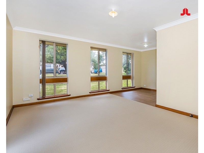 35 Wavelea Street, Safety Bay WA 6169