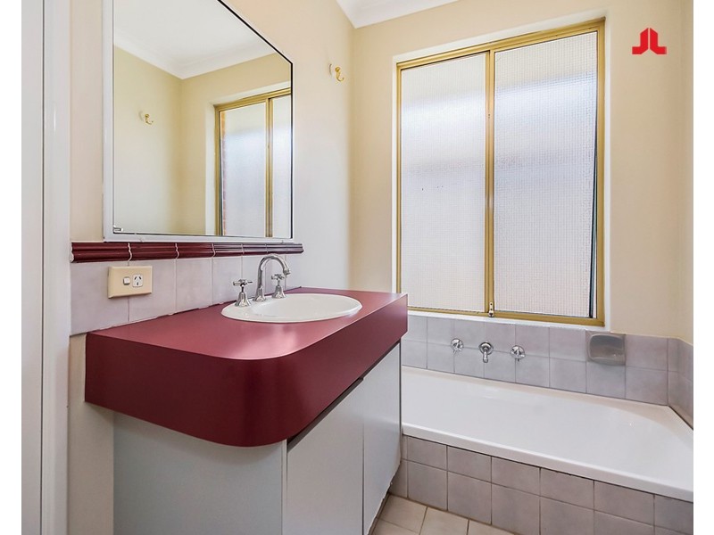 28 Minigwal Loop, Waikiki WA 6169