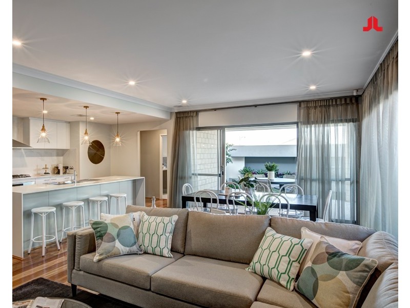 12 Wildflower View, Piara Waters WA 6112