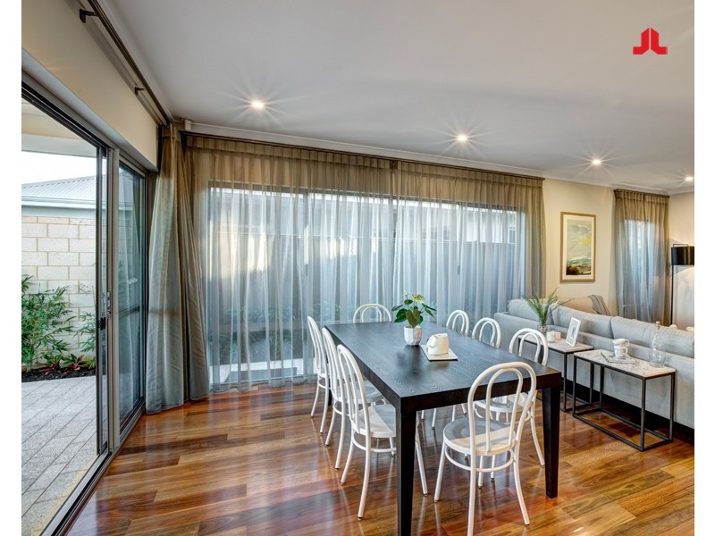 12 Wildflower View, Piara Waters WA 6112