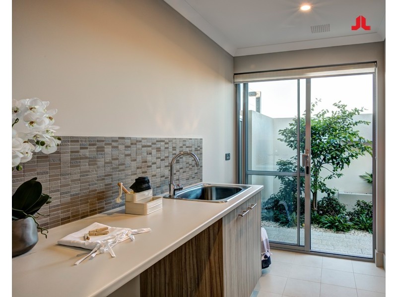 12 Wildflower View, Piara Waters WA 6112