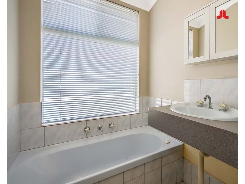 27 Hillcrest Court, Port Kennedy WA 6172