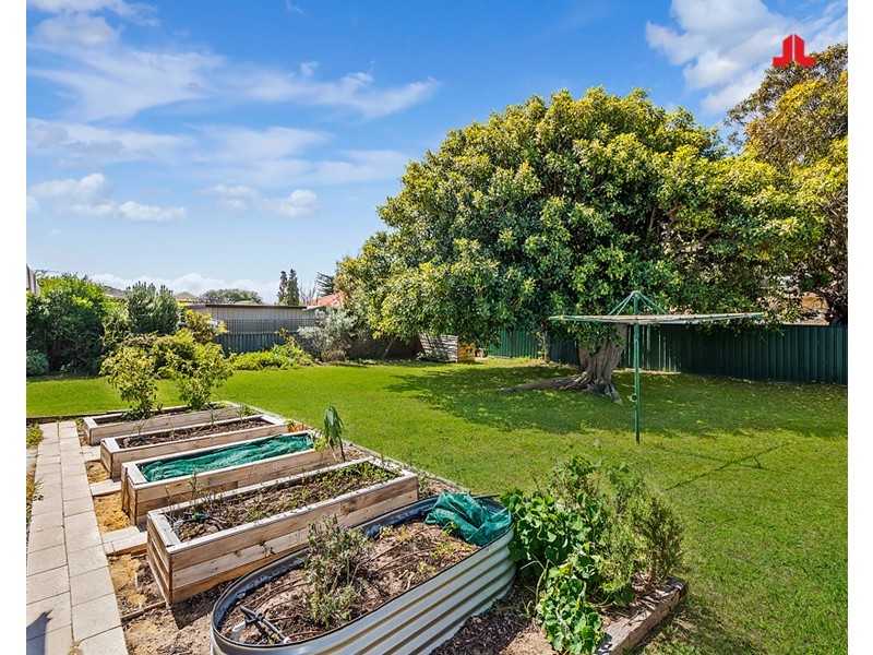 26 Edgewater Road, Safety Bay WA 6169