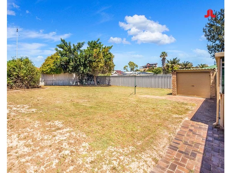 11 Willis Street, Warnbro WA 6169