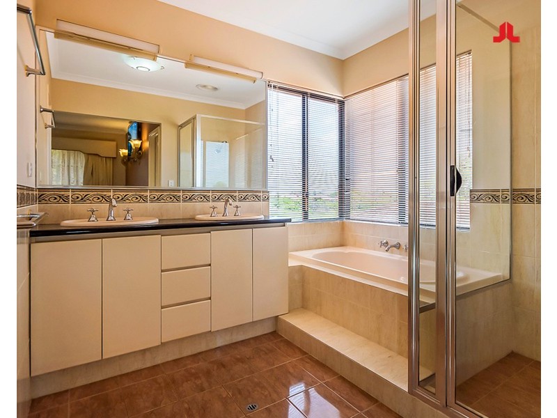 15 Camargue Green, Secret Harbour WA 6173