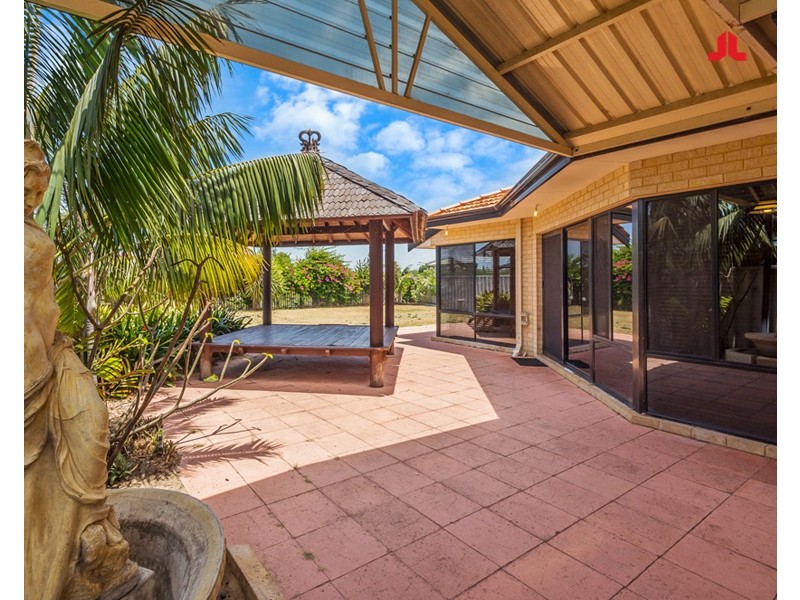 15 Camargue Green, Secret Harbour WA 6173