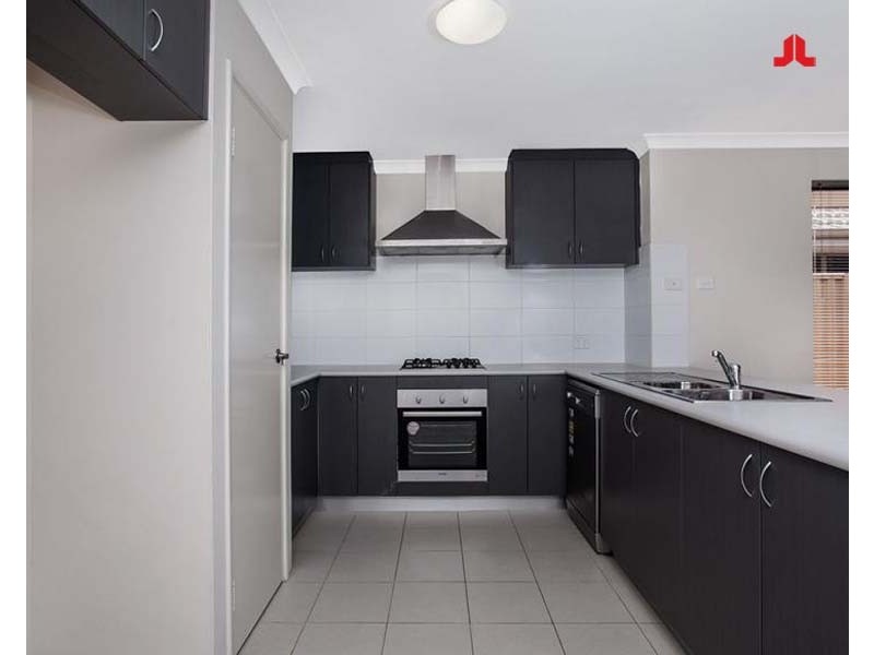 8 Dowak Lane, Byford WA 6122