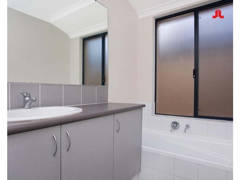8 Dowak Lane, Byford WA 6122
