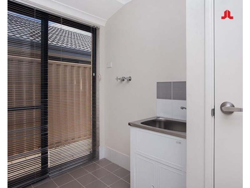 8 Dowak Lane, Byford WA 6122