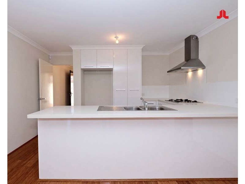 2/8 Tasker Street, Halls Head WA 6210