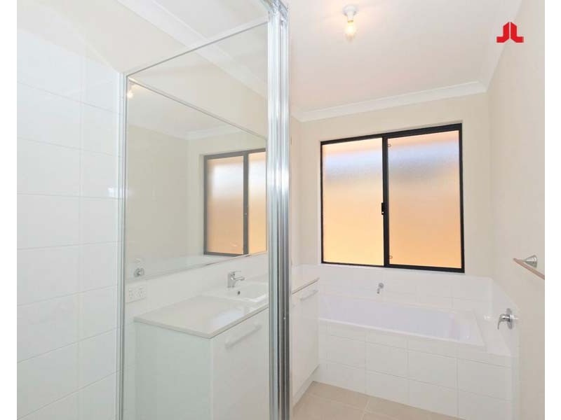 2/8 Tasker Street, Halls Head WA 6210