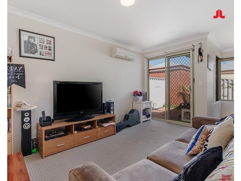 8/4 Moreton Crescent, Warnbro WA 6169