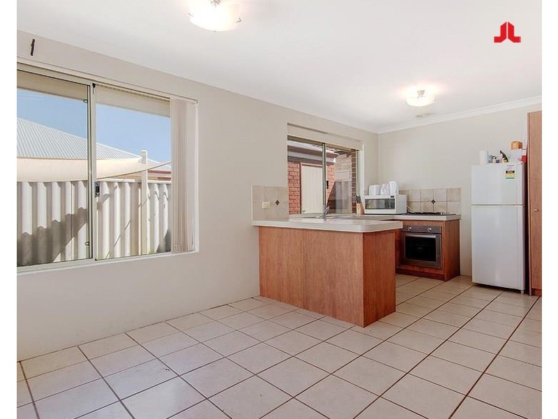 8/4 Moreton Crescent, Warnbro WA 6169