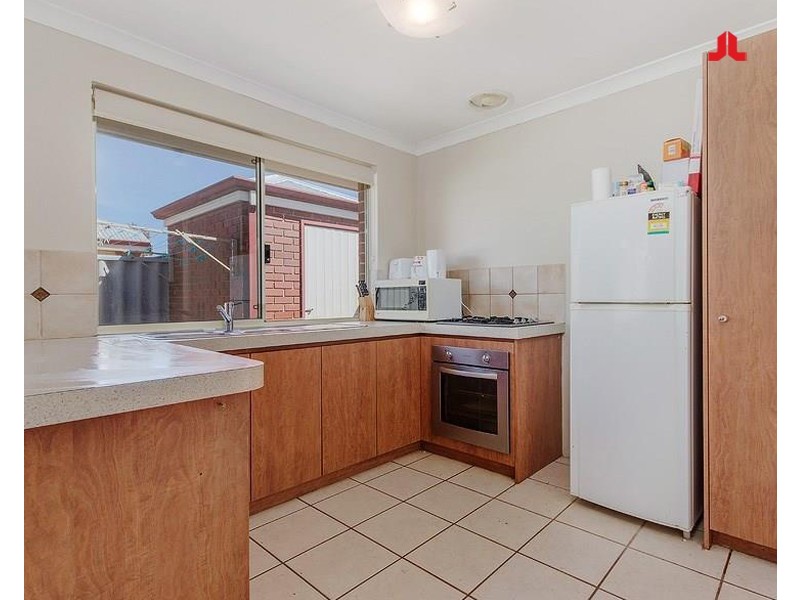 8/4 Moreton Crescent, Warnbro WA 6169