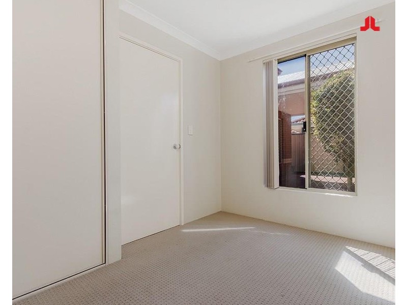8/4 Moreton Crescent, Warnbro WA 6169