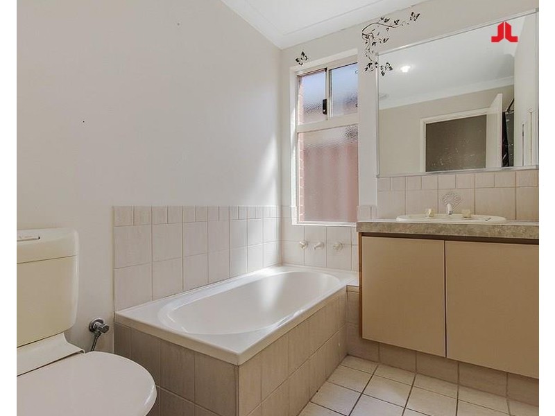 8/4 Moreton Crescent, Warnbro WA 6169