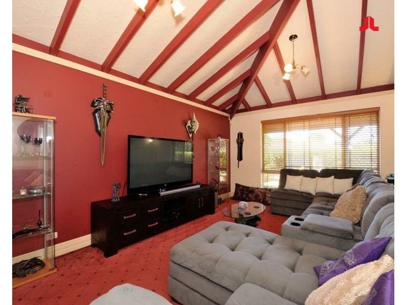 11 Greenlea Crescent, Warnbro WA 6169