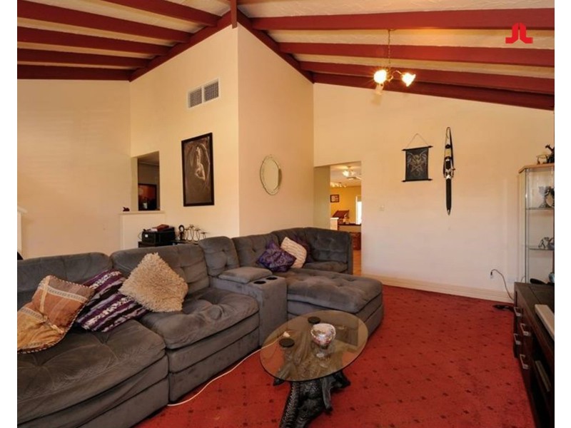 11 Greenlea Crescent, Warnbro WA 6169