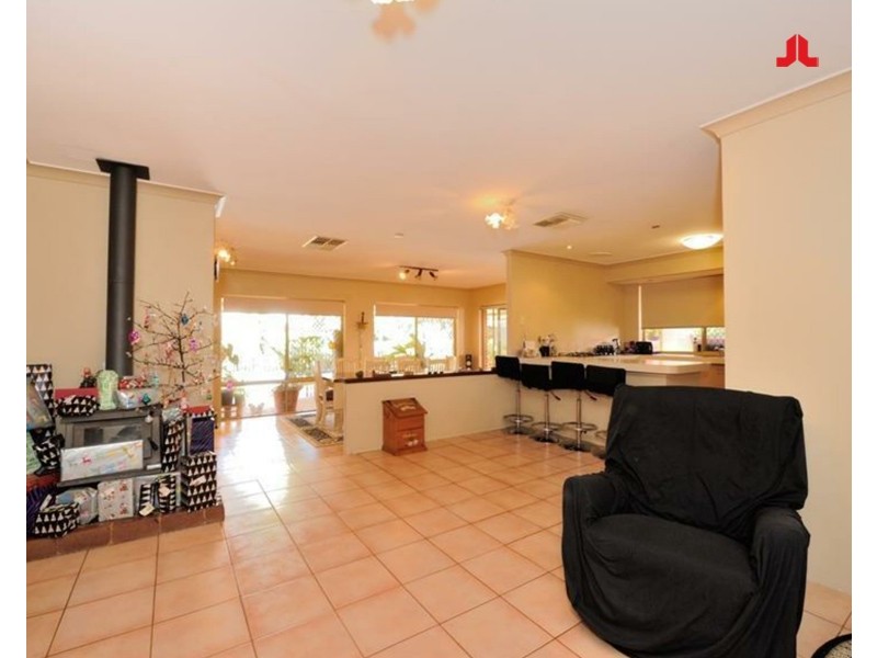 11 Greenlea Crescent, Warnbro WA 6169