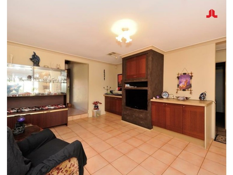 11 Greenlea Crescent, Warnbro WA 6169