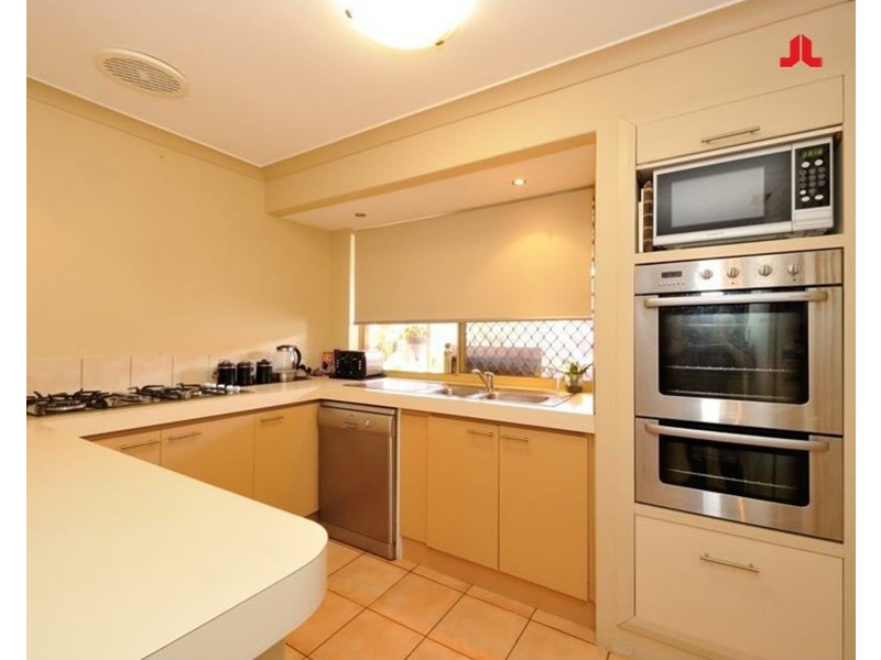 11 Greenlea Crescent, Warnbro WA 6169