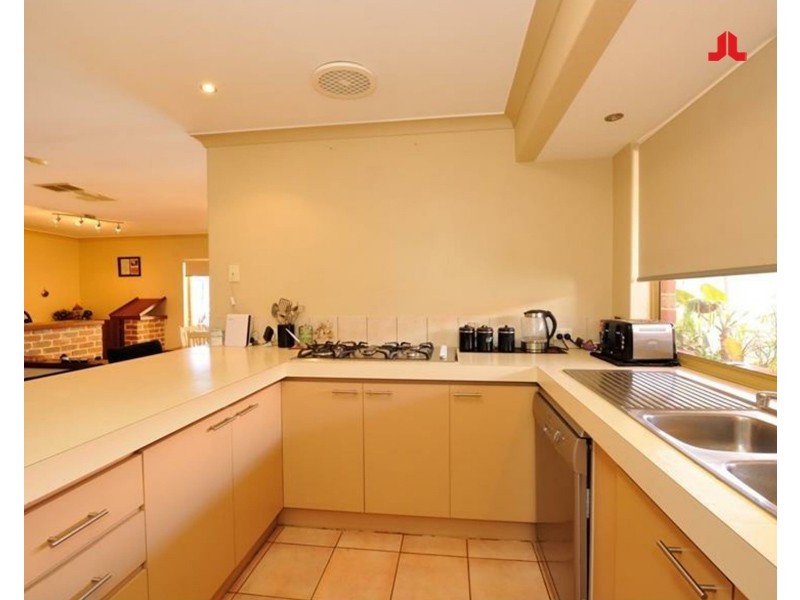 11 Greenlea Crescent, Warnbro WA 6169