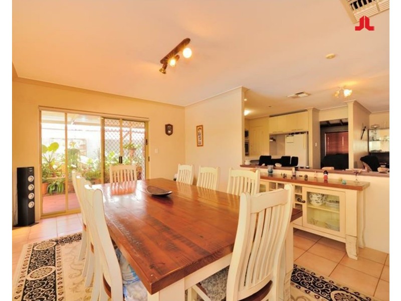 11 Greenlea Crescent, Warnbro WA 6169