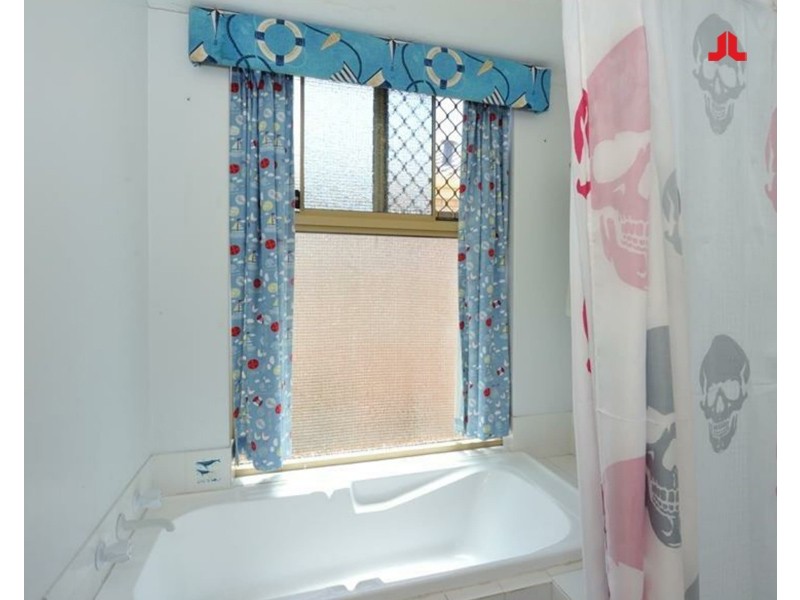 11 Greenlea Crescent, Warnbro WA 6169