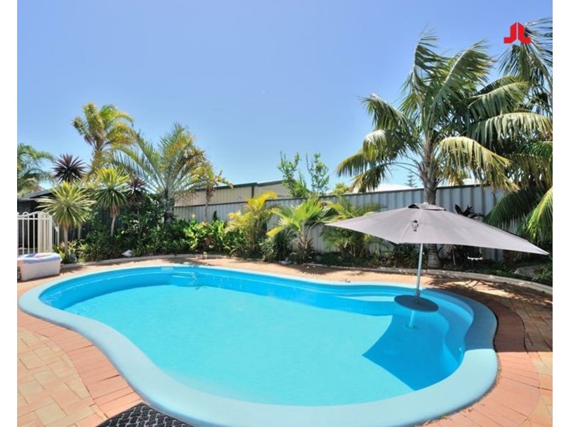 11 Greenlea Crescent, Warnbro WA 6169