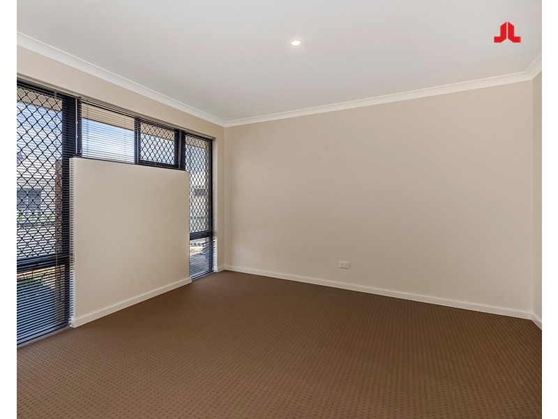 16 Rochdale Circle, Meadow Springs WA 6210