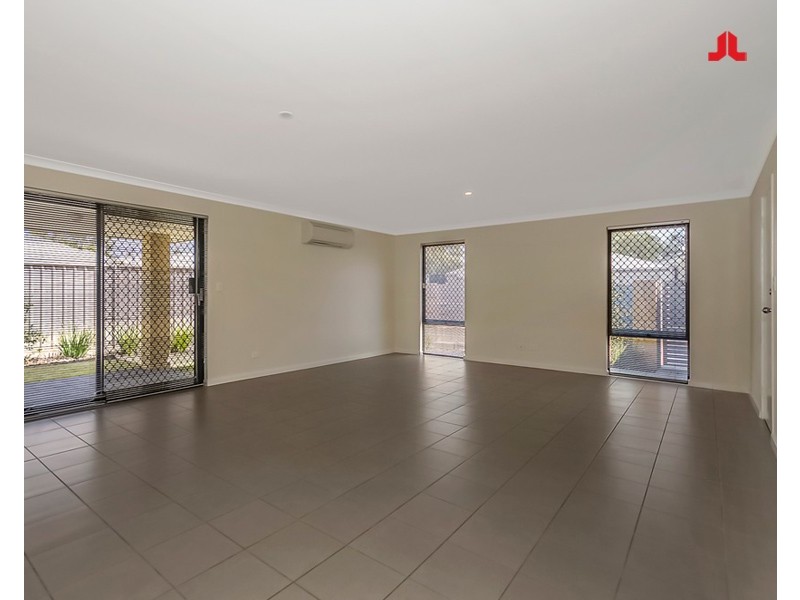 16 Rochdale Circle, Meadow Springs WA 6210