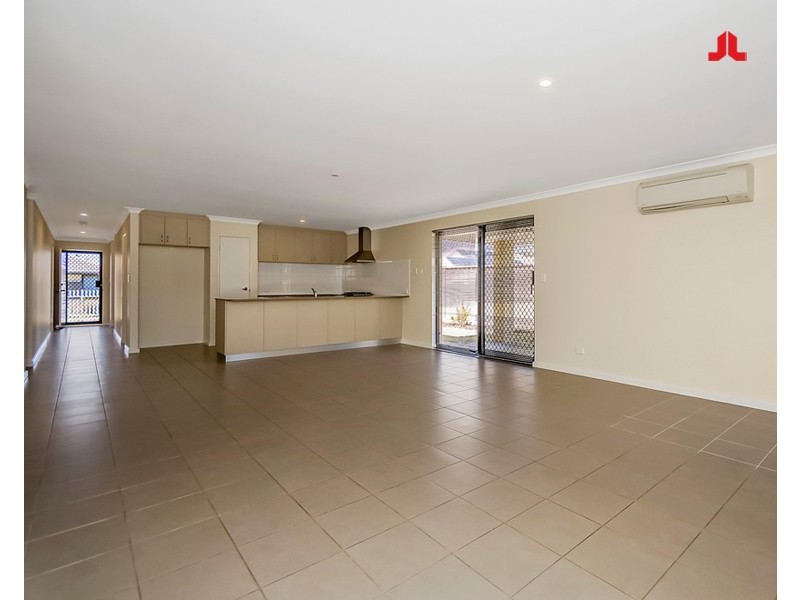 16 Rochdale Circle, Meadow Springs WA 6210