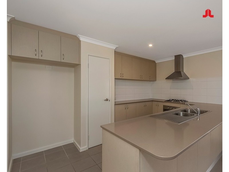 16 Rochdale Circle, Meadow Springs WA 6210