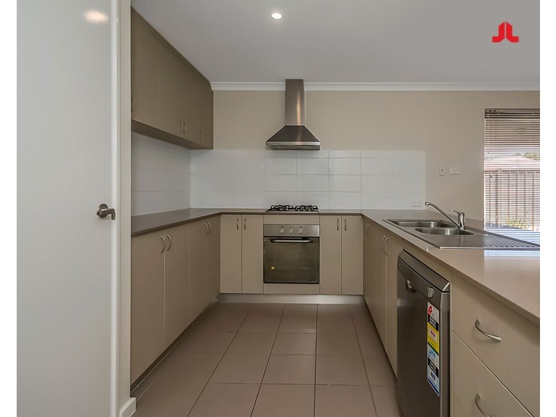 16 Rochdale Circle, Meadow Springs WA 6210