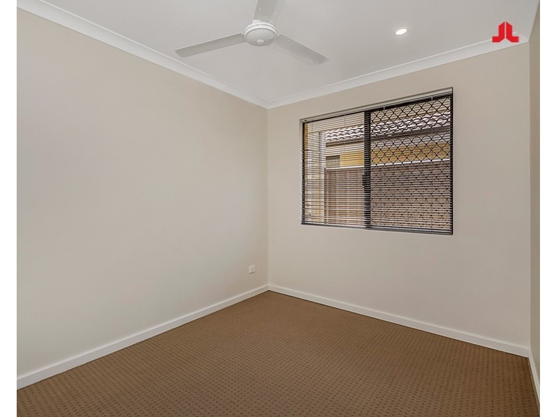 16 Rochdale Circle, Meadow Springs WA 6210