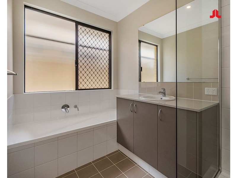 16 Rochdale Circle, Meadow Springs WA 6210