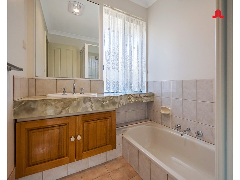 40 Willmott Drive, Cooloongup WA 6168