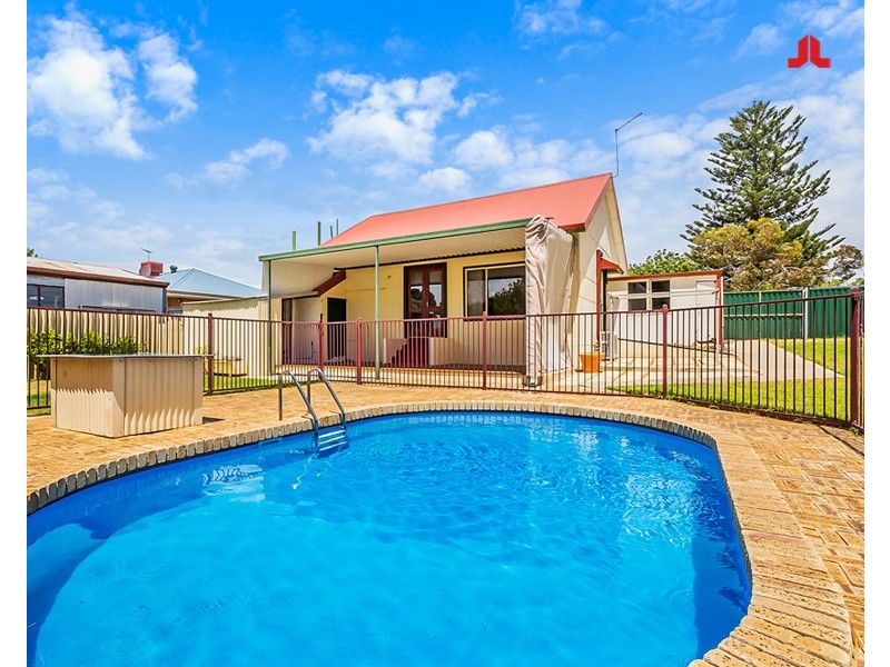 8 Second Avenue, Shoalwater WA 6169