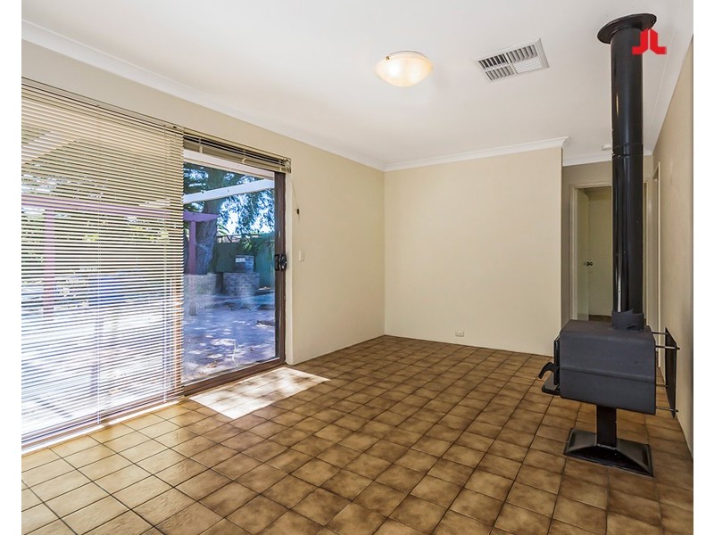 4 Burnside way, Waikiki WA 6169