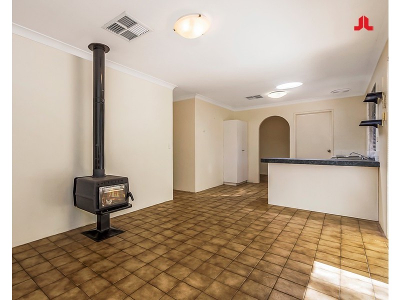4 Burnside way, Waikiki WA 6169
