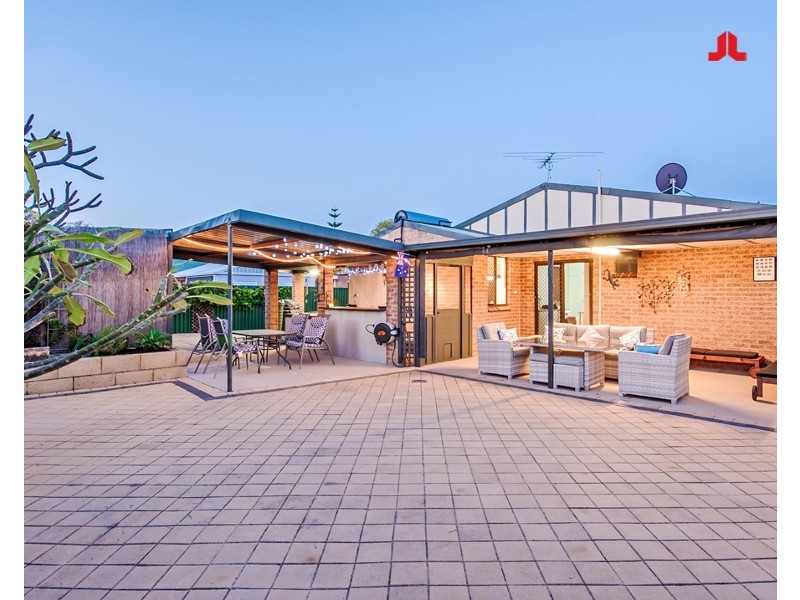 9 Leeder Street, Safety Bay WA 6169