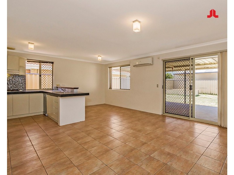 8 Sarah Ann Cres, Warnbro WA 6169