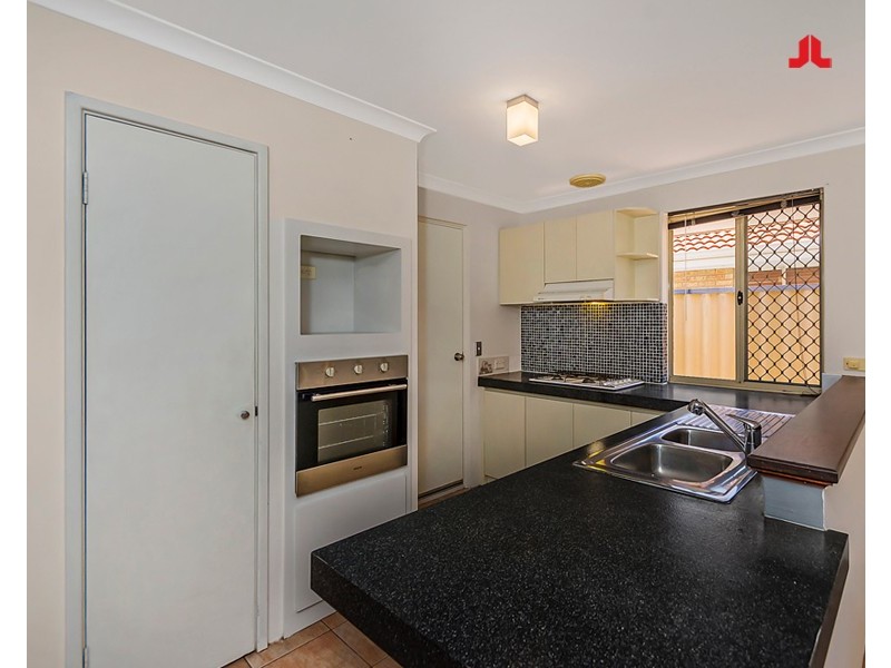 8 Sarah Ann Cres, Warnbro WA 6169