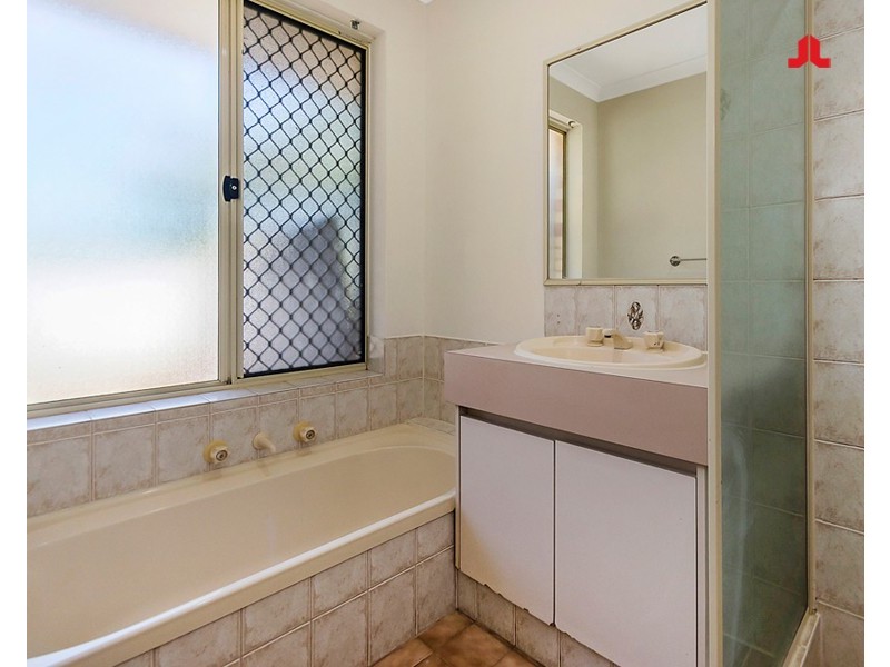 8 Sarah Ann Cres, Warnbro WA 6169
