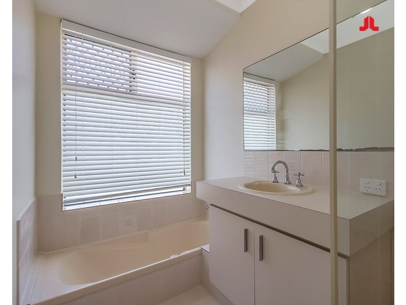 5 Maroon Place, Warnbro WA 6169